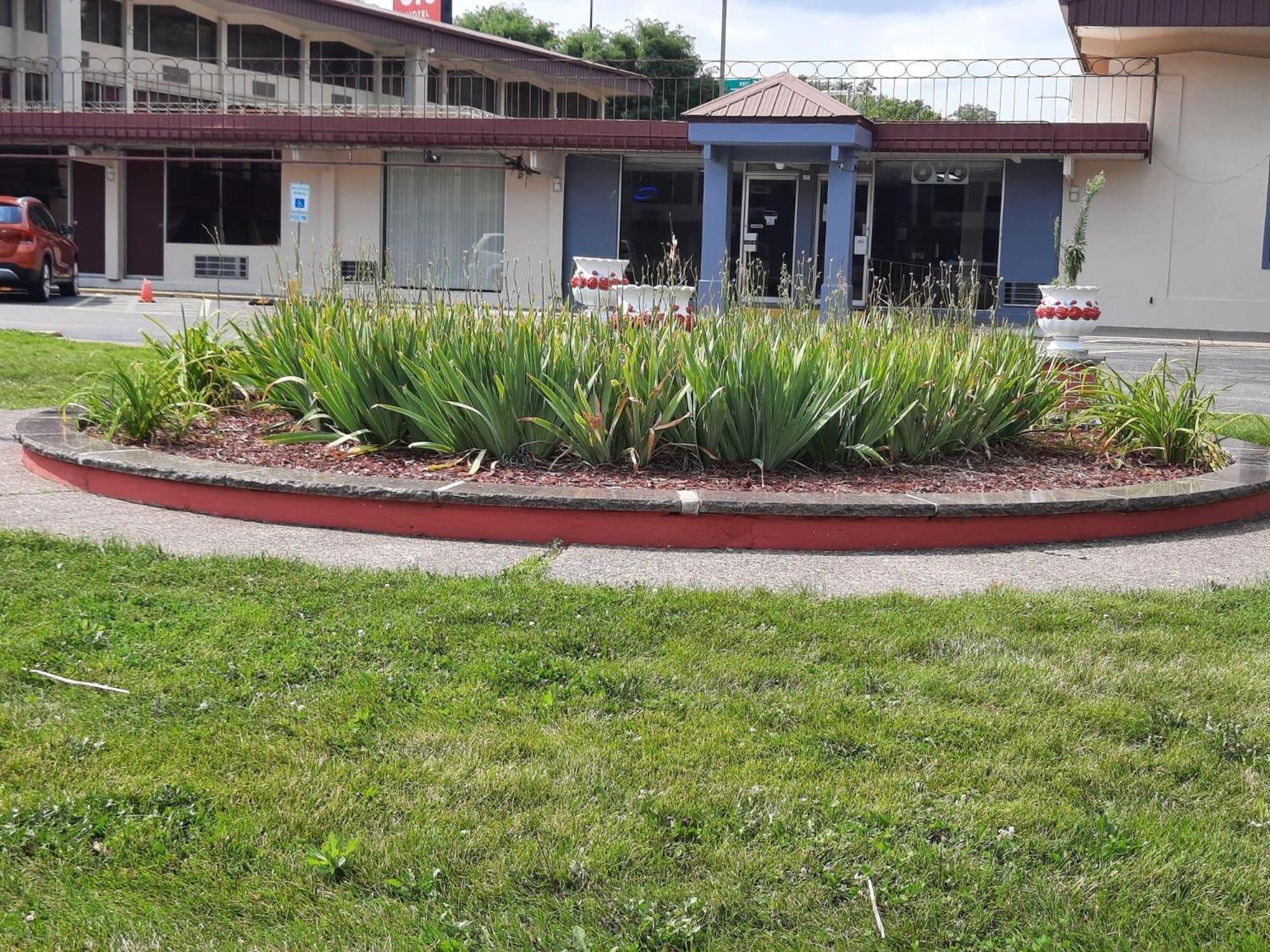 Americas Best Value Inn Moline Exterior foto